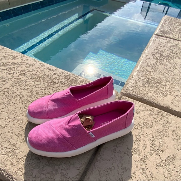 Toms Shoes - TOMs shoes